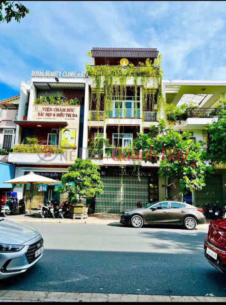 The owner is stuck with money and urgently sells the house facing A2 street, the most prime street in Vinh Diem Trung, Price only 8 billion Sales Listings