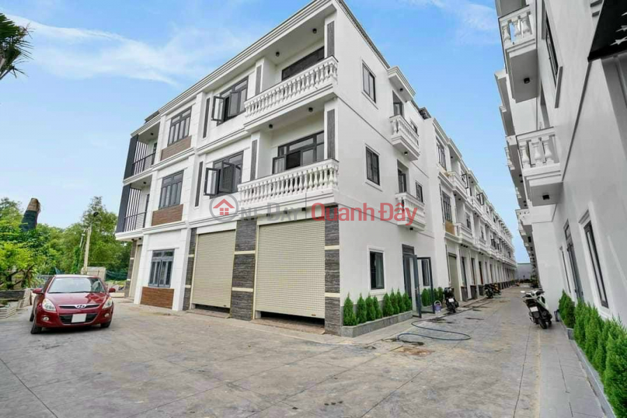 3-storey house with area of 240m2 right at Binh Chanh Market 3 billion 80 million VND Sales Listings