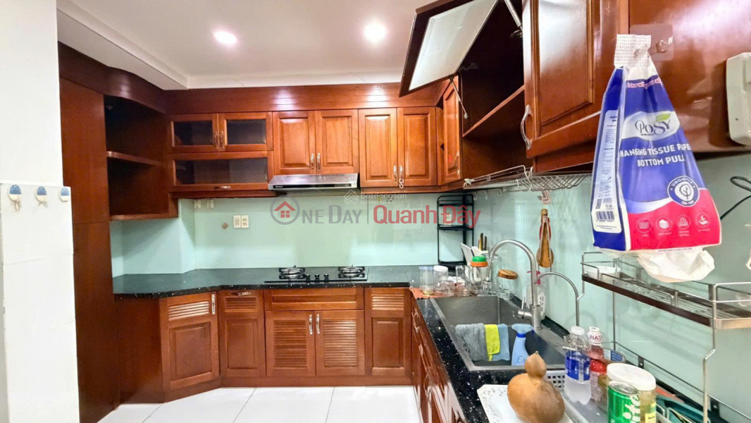 đ 4.3 Billion | For only 4.3 billion VND, own a 3-bedroom apartment in District 4, fully furnished with high-end furniture, near District 1, with a stunning view.