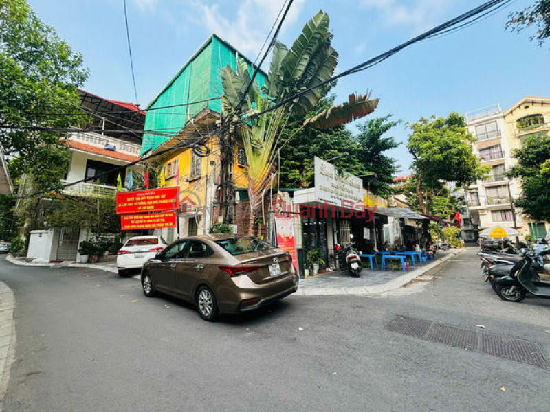 House for sale on Hoang Quoc Viet sidewalk, car for office business, 31m2, 4m, 3 floors, 11.5 billion Sales Listings