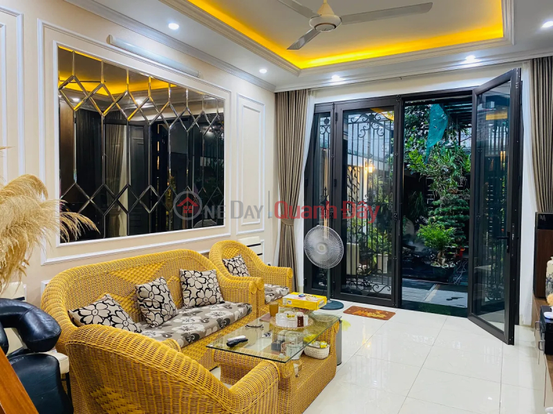 đ 16 Billion House for sale (Trinh Cong Son) Lac Long Quan Area 95m2 - 3 floors, 4m frontage, price 16 billion negotiable.