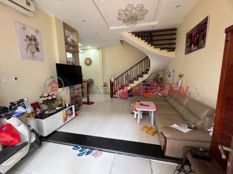 Đường Láng, 69m 5 tầng chỉ 11,9 tỷ, gần trường học, bênh viện khu đô thị _0