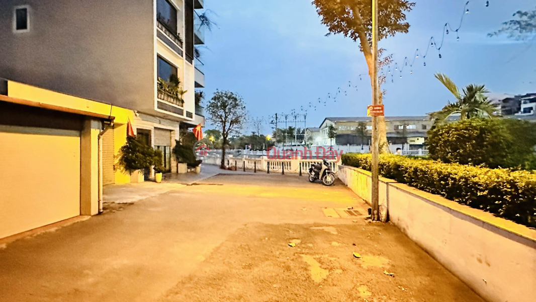 nhà đẹp, phân lô Lâm Hạ, ôtô tránh, gara 7 chỗ, thang máy, full nội thất Niêm yết bán