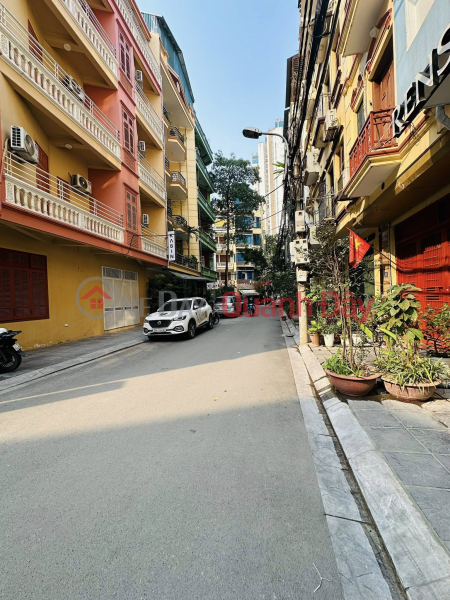 RARE - House for sale, divided into lots, car-free, good for business - Trung Kinh Street, 70m2\\/5 floors\\/5m frontage, 32.8 billion Sales Listings