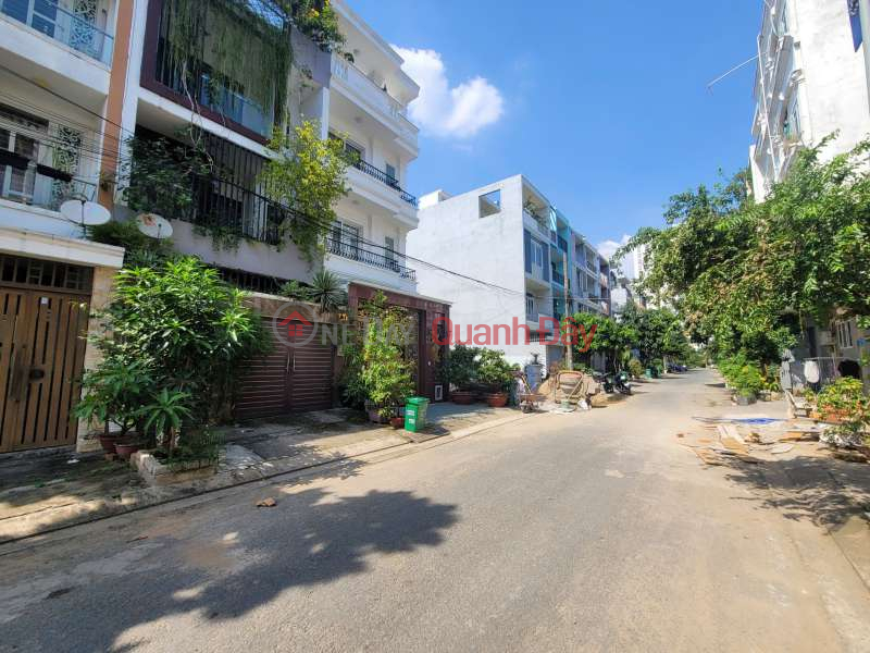 Owner offers for rent the whole house with basement, ground floor, 3 floors in An Khanh, District 2 Rental Listings