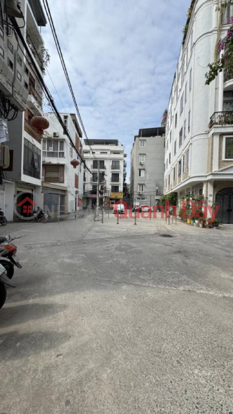 Khuong Ha Mansion, aristocratic architecture, 3 sides open, car access to the house. Sales Listings