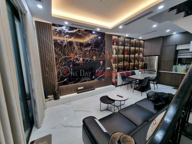 Property Search Vietnam | OneDay | Residential | Sales Listings | Lang Ha house for sale, near the intersection of Nguyen Chi Thanh Tran Duy Hung. Area 40m2 5 floors MT 4.3m. The price is more than 6 billion.