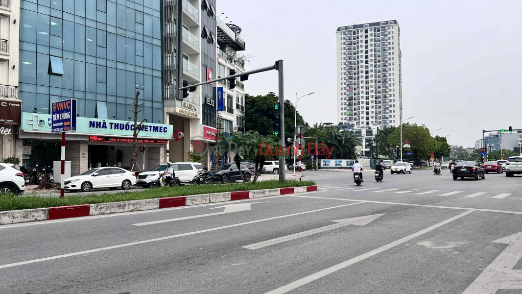 House for sale on Hong Tien street, 94m x 6 floors, 7m frontage, 2 open sides, elevator, sidewalk, day and night business Vietnam, Sales đ 37.8 Billion