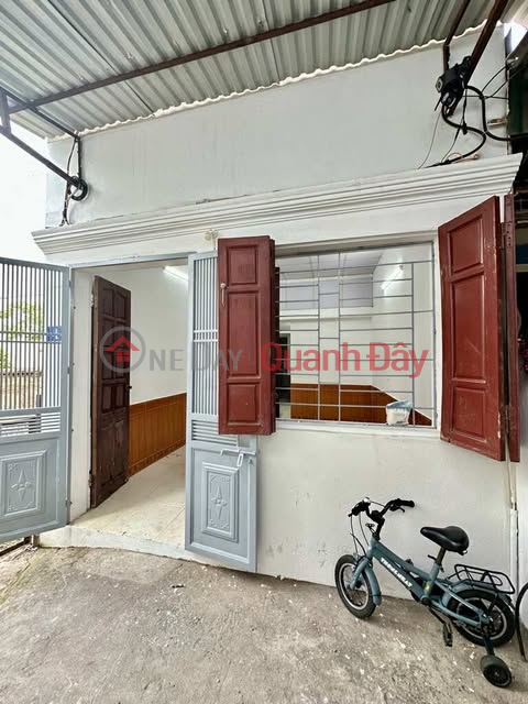 Wide alley frontage, 30m from Dai Cat street, car park around the house. _0