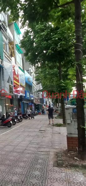House with 2 fronts on VIP street Hoang Cau, O Cho Dua, Dong Da, 61m2, frontage 5M, 30 billion, sidewalk, soccer field, trendy business Sales Listings
