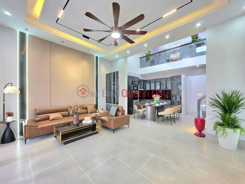 Nhà có sân vườn rộng, 143m2, cạnh Phú Mỹ Hưng, chỉ hơn 7 tỷ, đầy đủ nội thất | Việt Nam Bán, đ 7,27 tỷ