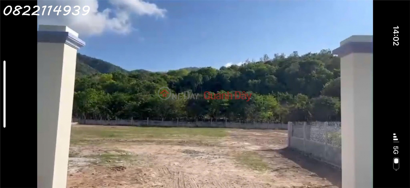 For sale: A prime 5,200m2 plot of residential land located right in the center of Chau Pha commune, surrounded by a stream. Vietnam, Sales đ 28.6 Billion