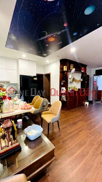 Property Search Vietnam | OneDay | Residential | Sales Listings Apartment for sale in Cau Giay, 90m², 2 bedrooms, 2 bathrooms, price 7.98 billion VND, parking available at the building entrance.
