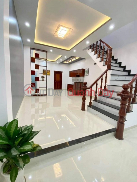 Selling house 3.5 billion 35m2 4 floors Thanh Xuan cars parked red windows Sales Listings