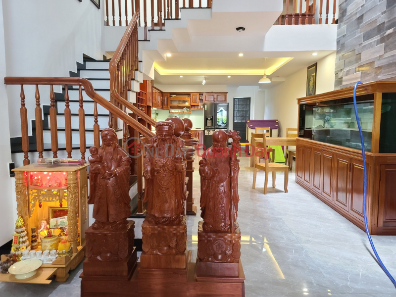 Beautiful 4-storey house with luxurious wooden furniture right at Trung Luong bridge in Da Nang - more than 5 billion.