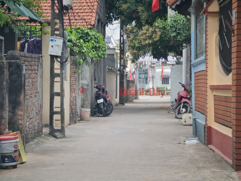 Da Ton, formerly Gia Lam, now Bat Trang, Hanoi. 72m2, 7-seater, corner house, price 5 billion VND (negotiable). Contact 0392248515 Sales Listings