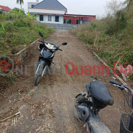 Over 8xx million VND. Land plot in a 3m wide paved alley accessible by car, near the logistics area. High liquidity residential area. ZALO 0567 _0