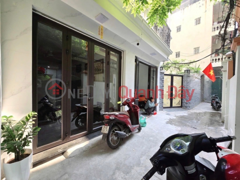 DOI CAN 35M - 10.6 BILLION - BEAUTIFUL HOUSE, ELEVATOR, CLEAR ALLEY, LIGHT, RACING TRICYCLE, NEAR CARS _0