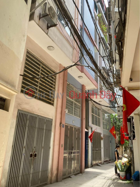 House for sale in Thanh Xuan District, people built close to Royal City, corner lot, near car and parking Sales Listings