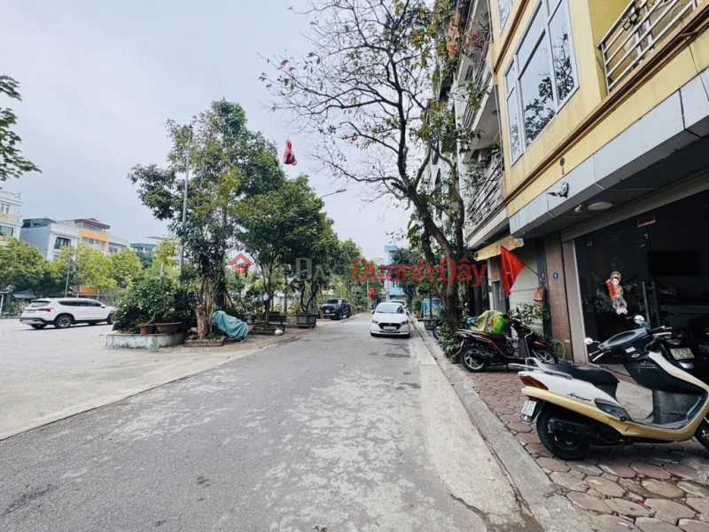 LAND FOR SALE IN NGOC DONG. 45M2 * FRONTAGE 4M * 3.8 BILLION. CAR ACCESS, FOR BUSINESS Sales Listings