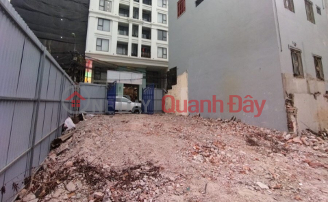 Homeowner needs to sell CORNER LOT, street front near Nguyen Trai street, 196m2, frontage 8.8m, price 46 billion. _0