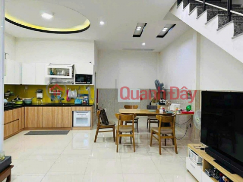► House right next to Hoa Cuong Market, 15m from the main road, 64m2, 2 floors, slightly over 5 billion VND. _0