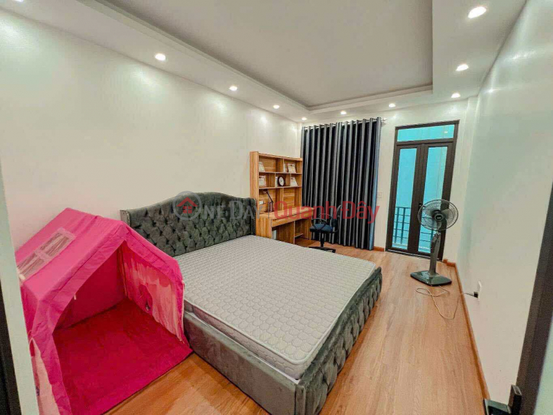 , Please Select, Residential Sales Listings đ 6.3 Billion