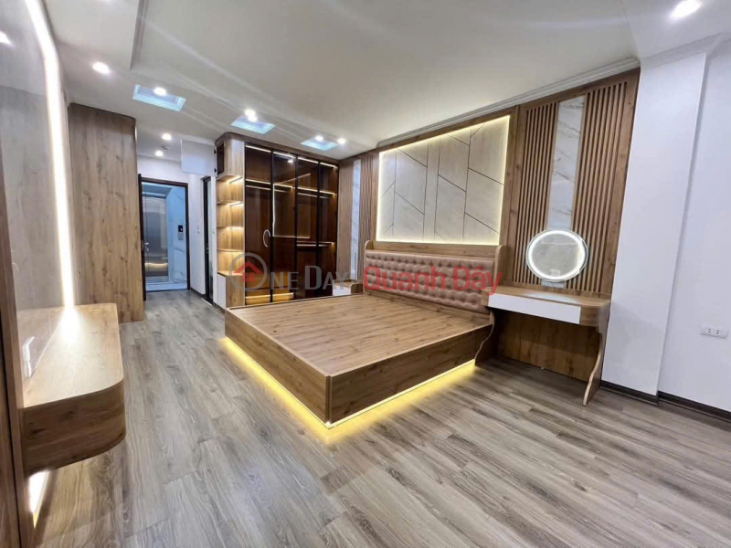 đ 7.2 Billion, Beautiful house on Vu Trong Phung, 2 open sides, 4 floors, wide alley, near main street, 7.2 billion 0817606560