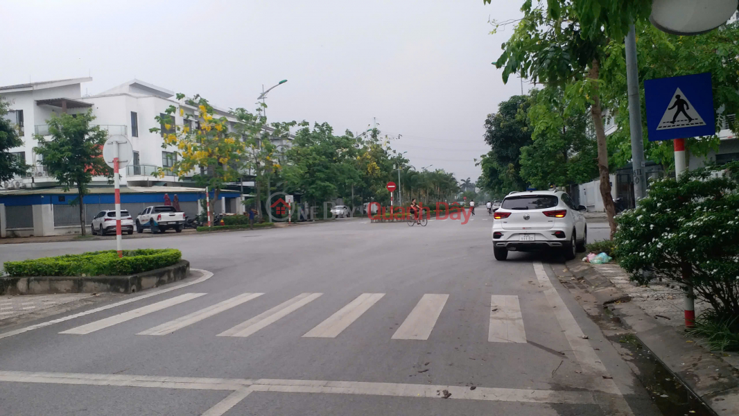 Shophouse for sale on 40m street, Xuan Phuong Foresa area, 90m2, 4 floors, good price Sales Listings