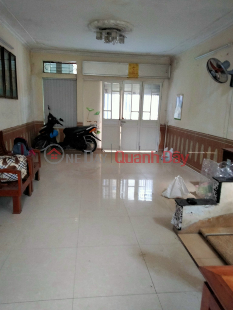 The owner rents out the house at Lane 649, Linh Nam Street, Hoang Mai Area 32m2x2.5 floors Price 6 million\/month _0