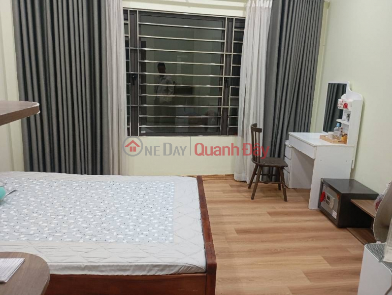 House for sale in alley 175, Bo De. Superb location, just one house away from the main street, price just over 7 billion VND (negotiable). Sales Listings