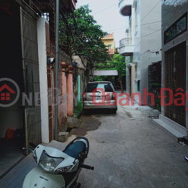 BY OWNER SENDS FOR SALE HAN HOUSES WITH RED DOOR CAR _0