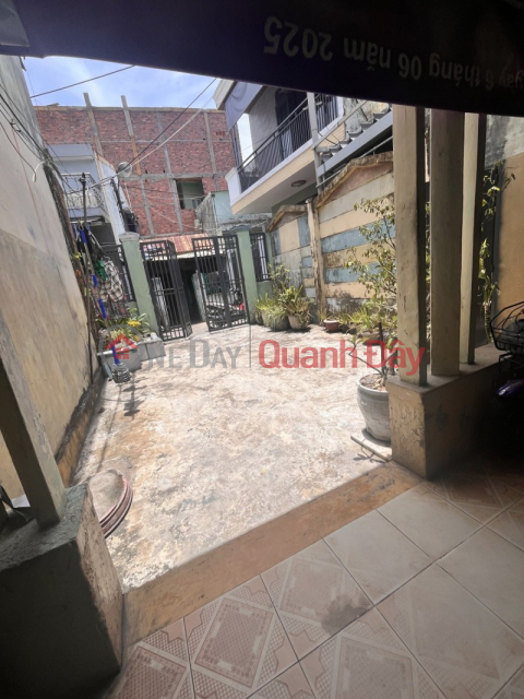 ► Corner plot with two street frontages near Tran Cao Van main road, walking distance to the beach, 94m2, 5m wide, 3.x billion VND (negotiable). _0