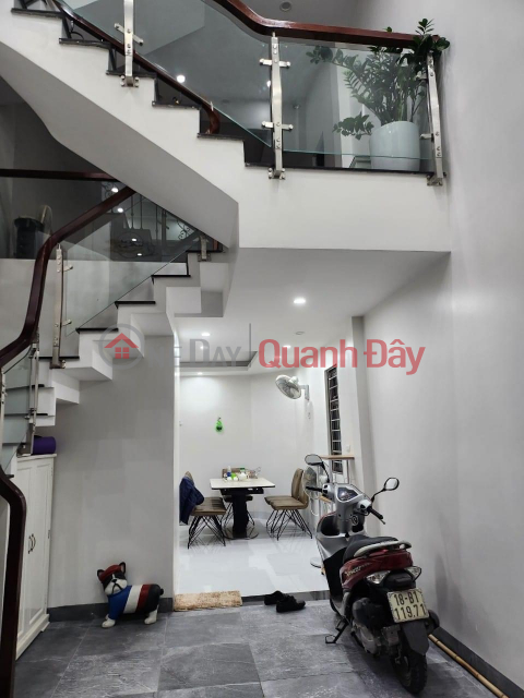 BÁN NHÀ: Đông Ngạc .DT: 42m2 - 5 tầng - MT 4m - 7.8 tỷ _0