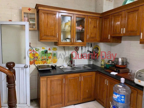 Cho thuê nhà nguyên căn ngõ 10 Nam Dư, 42m2 × 5 tầng, gồm 3 phòng ngủ, 4 vệ sinh, 9tr _0