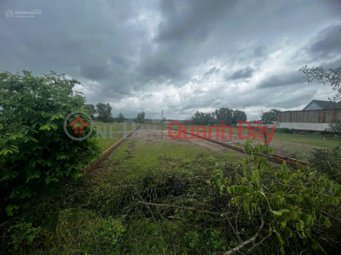 OWNER REDUCES PRICE, URGENT SALE OF LAND WITH 10M FRONTAGE ON Luc Vien ASPHALT ROAD, MY HANH BAC AREA, PRICE ONLY 4.2 BILLION VND _0