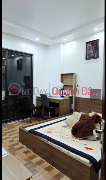 đ 15 tỷ, Nhà Mới Lạc long Quân -40M-5 Tầng-MT5m-15 Tỷ-Ô tô-Gần Hồ -Kinh doanh