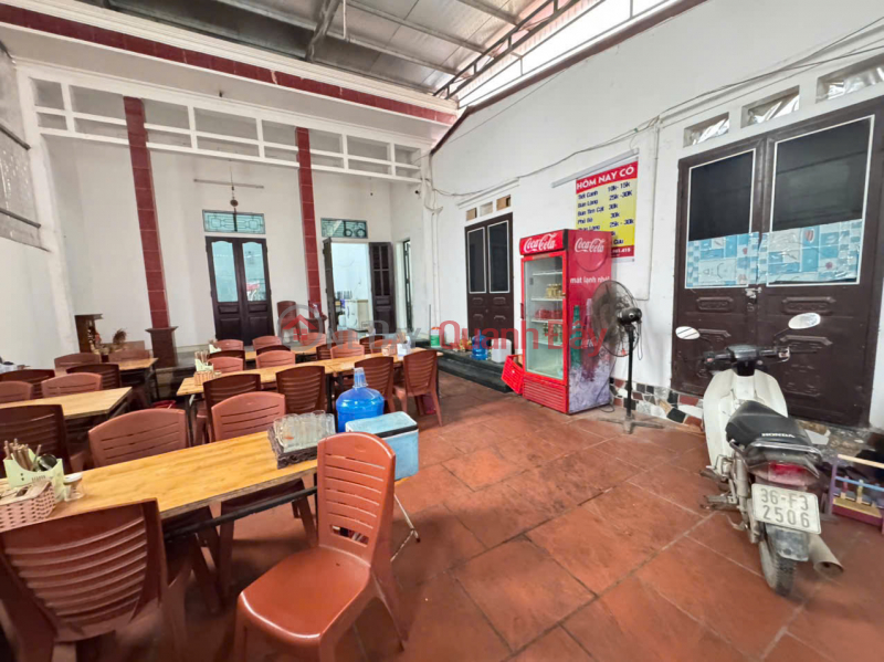 Land for sale on the main road of Giai Lac village, group 2, Quang Minh. Includes a C4 house, suitable for business frontage. Sales Listings