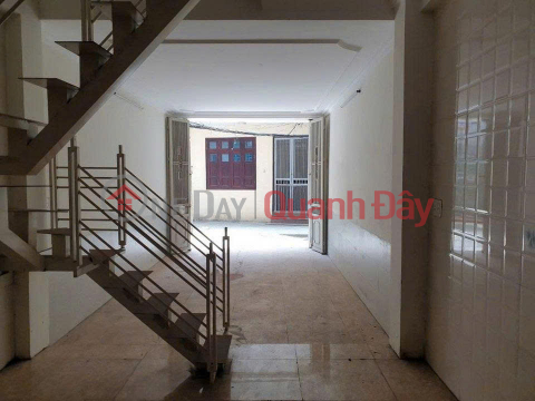 Cho thuê nhà ngõ 2 Đại Từ, 3 tầng x 42m2, 3 ngủ, 8tr5 ở gia đình, nhóm _0