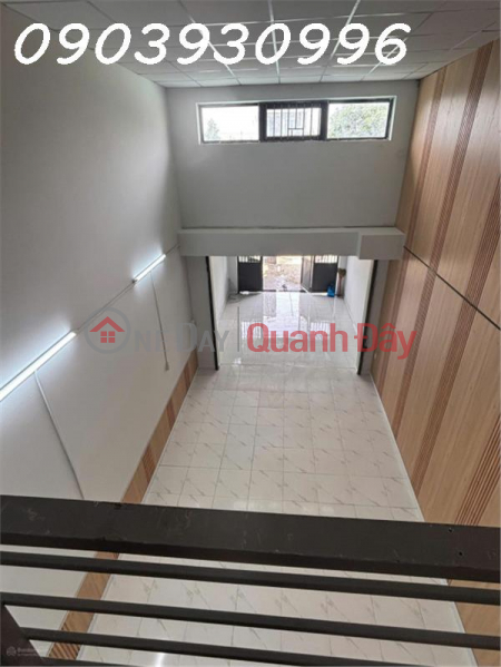 đ 4.85 Billion, Selling SHR land with canal frontage, giving away a beautiful 4-level house with mezzanine