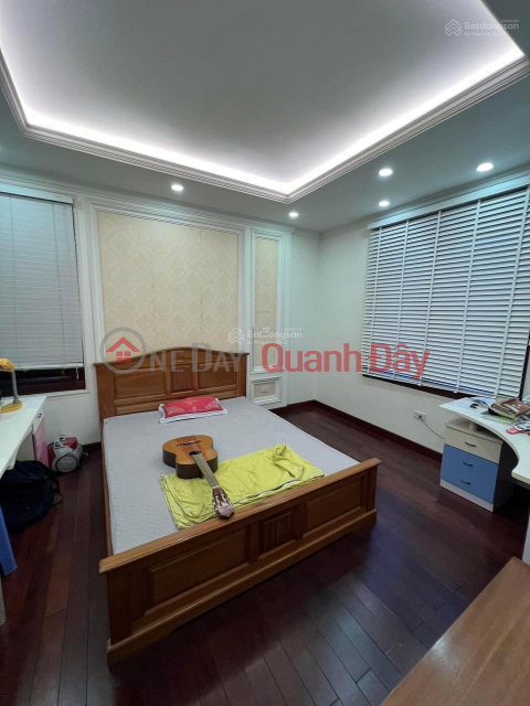 Selling villa of Southwest Linh Dam 200m2, 4-storey house, 10m frontage, golden business location _0