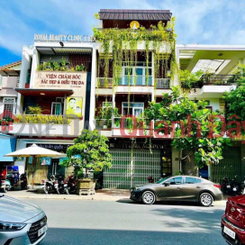 The owner is stuck with money and urgently sells the house facing A2 street, the most prime street in Vinh Diem Trung, Price only 8 billion _0