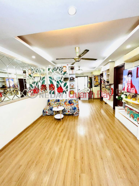 (Tin thật 100%) CH 71m2 x 2PN tại Central Field Trung Kính - Ban công Đông Nam - Nội thất 600 triệu _0