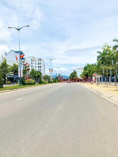 Sale of land lot in front of business Ton Duc Thang Boulevard-Centre of Phan Thiet Cheap price _0