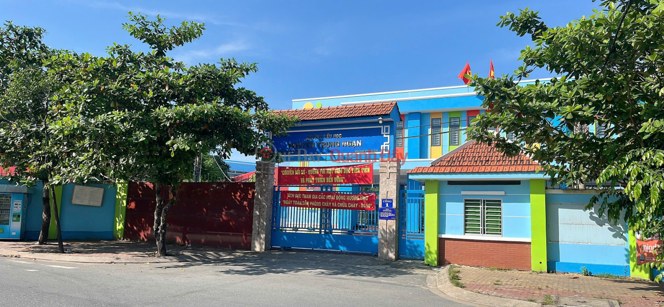 For sale a row of rented rooms (8.8x25) Pham The Hien, income\\/month 20 million, ward 7, district 8, only 6.4 billion Sales Listings