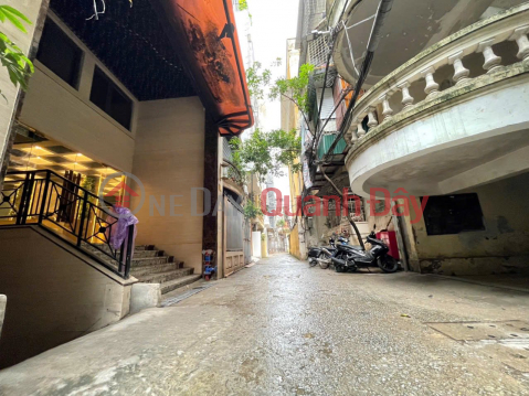 URGENT SALE - Car parking at the door, Tay Son Street, 86m2\/ 4 Floors\/ Frontage 6.1m 24.5 Billion, Near Street _0