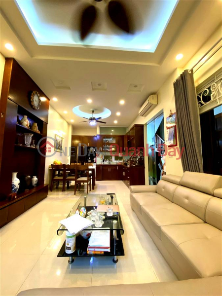 Property Search Vietnam | OneDay | Residential Sales Listings | Selling Hoang Quoc Viet Townhouse in Cau Giay District. Book 42m Actual 54m Built 5 Floors 6m Frontage Slightly 13 Billion. Photo Commitment