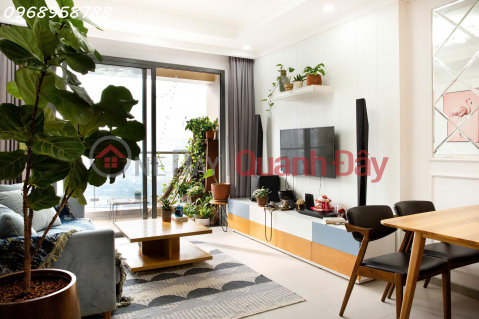 Selling a high-end 2-bedroom apartment at THE GOLDVIEW, District 4. Title deed coming soon, high-value rental contract already in place. _0