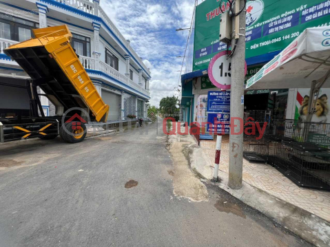 OWNER NEEDS TO QUICKLY SELL LOT OF LAND Fronting Asphalt Road No. 3, 50m from Mac Van Thanh _0