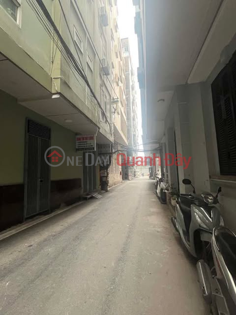 HOUSE FOR SALE IN CAU GIAY - CARS CAN PARKING AT THE DOOR, ON THE SIDEWALK - CURRENTLY FOR RENT 21 MILLION _0